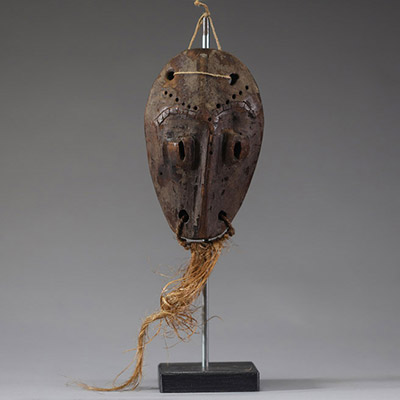 Afrique RDC - Ancien masque Lega / Warega en bois sculpté, Congo RDC, 1ère moitié XXème.
