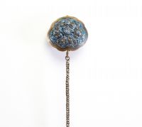 Chine - Châtelaine à opium en bronze émaillé, jade blanc sculpté et outils, Dynastie Qing, XIXème.