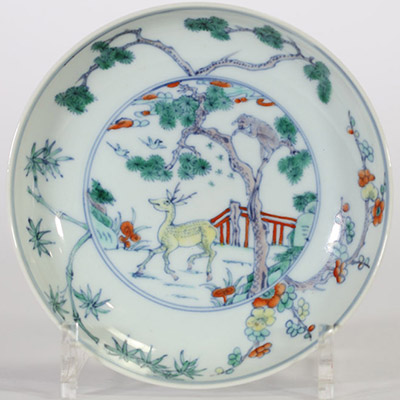 Assiette en porcelaine doucai à décor d’un daim, Chine, marque Chenghua