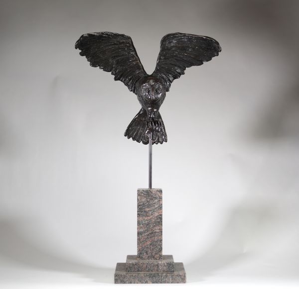 Chouette à la souris en bronze , non signé
