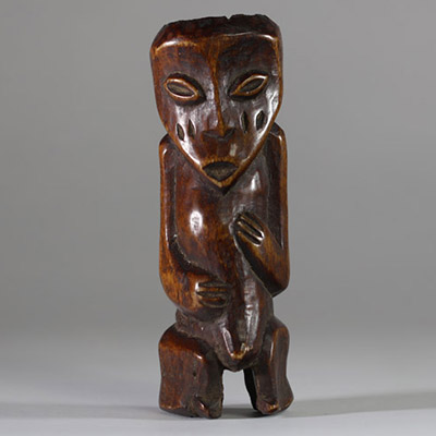 Figure du « Bwami » Lega, RD Congo, Os. Collecté sur site par A.S., St Idesbald, début des années 1950 . H : 18,5 cm