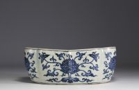 China - Headrest in white-blue porcelain with floral decoration.