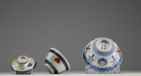 Chine - Ensemble de six bols couverts et un bol en porcelaine polychrome, époque XIXème.