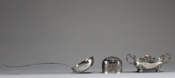 Ensemble de trois pièces de forme en argent massif pour un poids total de 510gr.
