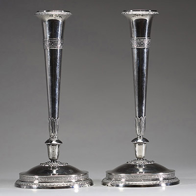 Paire de bougeoirs en argent massif d'époque Empire. 