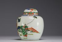 China - Green family polychrome porcelain covered pot decorated with characters, 19th century.