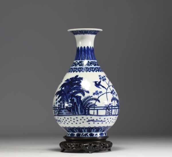 China - White-blue porcelain vase, blue mark under the piece, 19th century.