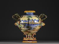 Vase urne Albarello en majolique à décor de scènes à l'antique.