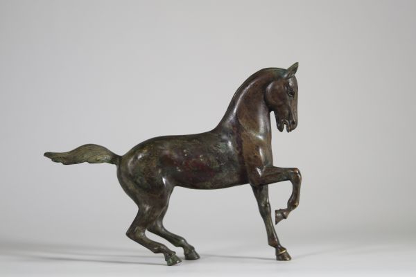 Cheval en bronze à patine vert-de-gris - Asie, vers 1900 .