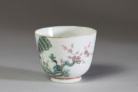 Chine - Ensemble de deux bols en porcelaine polychrome famille rose, époque Qing.