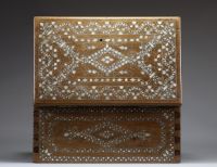 Coffret en bois exotique incrusté de nacre et d'argent, Inde, XVIII-XIXème.