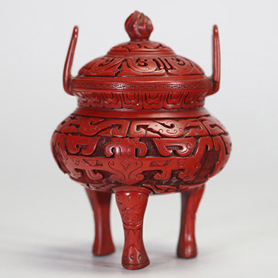 Brûle-parfum en laque de cinabre sculptée, Chine, dynastie Qing