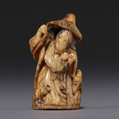 Japon - Netsuke, personnage en os, époque XVIIIe siècle.