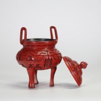 Brûle-parfum en laque de cinabre sculptée, Chine, dynastie Qing