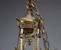 Lustre en albâtre sur monture en bronze doré à décor de putti et de cariatides, Napoléon III.