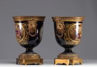 Paire de vases en porcelaine de Sèvres montés sur bronze, XIXe siècle.
