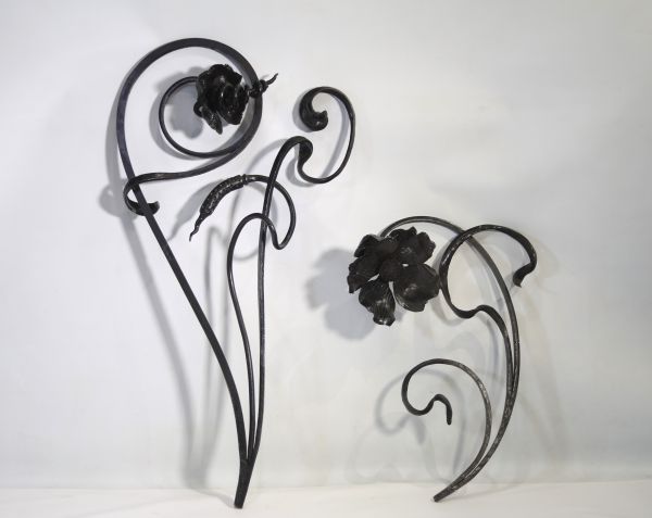Two Art Nouveau elements in wrought iron decorated with flowers, in the style of Victor Horta.