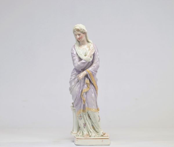 Young woman made in porcelain probably from the 18th century