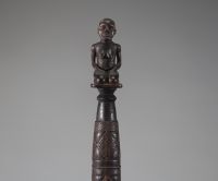 Afrique RDC - Chasse mouche / sceptre Bakongo en bois sculpté, Congo RDC, début XXème.