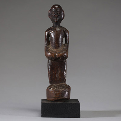 Afrique RDC - Statuette Chokwé, Yaka, en bois sculpté, Congo RDC, 1ère moitié XXème.