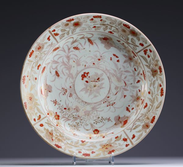 China - Large dish with red iron decoration of birds and flowers, 18th century.