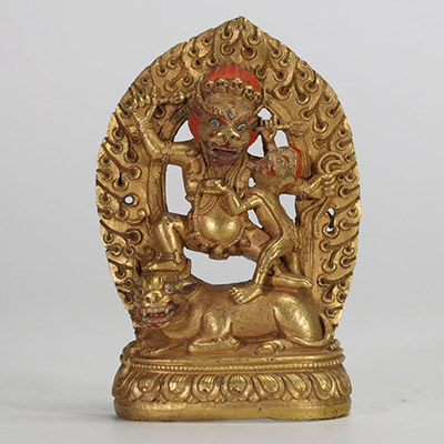 CHINE, XXe SIÈCLE Figure de Yama Dharmaraja en union avec sa parèdre Bronze doré.