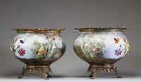 Creil et Montereau - Paire de jardinières en faïence fine à décor floral peint montées sur bronze, signée Lemonnier, fin XIXème.