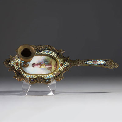 Bougeoir à main en bronze cloisonné émaillé et miniature sur porcelaine, XIXème.