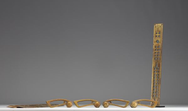 Léon SNEYERS (1877-1949) Two pairs of bronze door handles.
