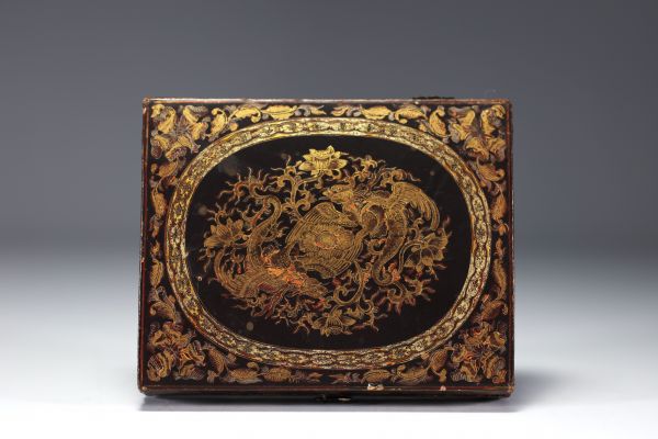 Japon - Rare boite à jeux de quadrille en laque et or à décor de Phénix, époque Edo, XVIIIème.