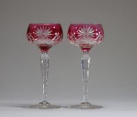 Val Saint Lambert - Série de douze verres en cristal taillé et doublé de différentes couleurs.