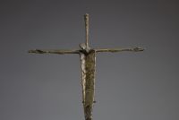 Erwin HUBER (1929-2006) Christ brutaliste en bronze, vers 1980.