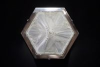 Charles SCHNEIDER (1881-1953) Plafonnier Art Déco hexagonal en métal chromé et coupole en verre moulé pressé à décor géométrique stylisé, signé.