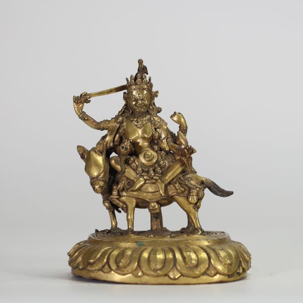 TIBET, XIXe SIÈCLE Figure de Palden Lhamo en bronze doré.
