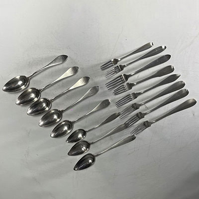 Ensemble de couverts dépareillés en argent massif pour un poids total de 770gr.