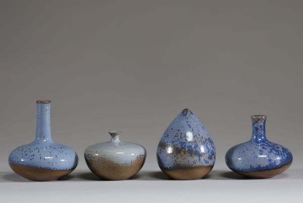 Antonio LAMPECCO (1932-2019) Ensemble de quatre petits vases en grès vernissé, signés.
