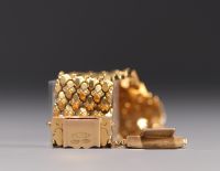 Large flexible bracelet in 18K yellow gold, weighing 62.1gr.
