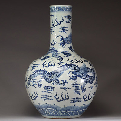 Chine, dynastie Qing, période Guangxu (1875–1908) Imposant vase 