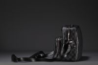 Louis VUITTON - Daytona Reporter shoulder bag, graphite checkerboard pattern.