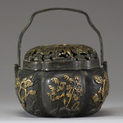 Chine, brûle-parfum en bronze à décor d’arbres et de chauve-souris ajourées, XIXe siècle