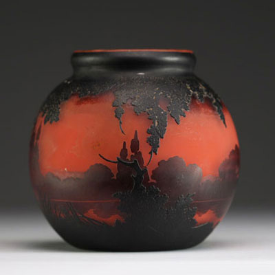 MULLER Frères Lunéville - Acid-etched multi-layered glass vase decorated with a lakeside landscape, signed.