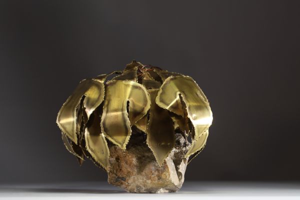Daniel DHAESELEER (XX-XXI) ‘Plant’ Sculpture in brass, copper and stone, signed.