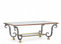 Maison Banci Firenze - Ensemble de deux tables basses en verre et fer forgé doré rectangulaire et carrée à deux niveaux, vers 1980. 