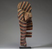 Afrique RDC - Impressionnant masque «Kifwebe » Songye en bois sculpté, belle et rare polychromie, Congo RDC, 1ère moitié XXème.