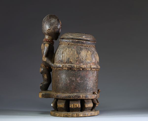 Afrique - Oracle à souris Baoulé figuratif en bois sculpté, Côte d’Ivoire, 1ère moitié XXème.