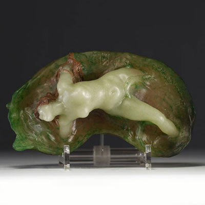 Amalric WALTER (1870-1959) - Sculpture in pink and green glass paste in high relief depicting a young girl lying in the waves, signed.