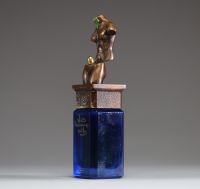Flacon de parfum « Space Venus » Les Beaux Arts, surmonté d'une sculpture en bronze d'un torse féminin, 1996.