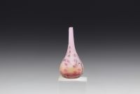 DAUM Nancy - Vase soliflore miniature à décor d'un cerisier du Japon sur fond rose.