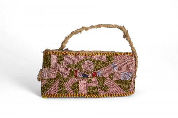 Travail africain, probablement Yoruba – Objet orné de perles à motifs abstraits - Début du XXe siècle .