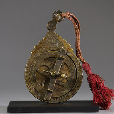 Astrolabe islamique en laiton, dos gravé des signes du zodiaque, XVIII-XIXème.